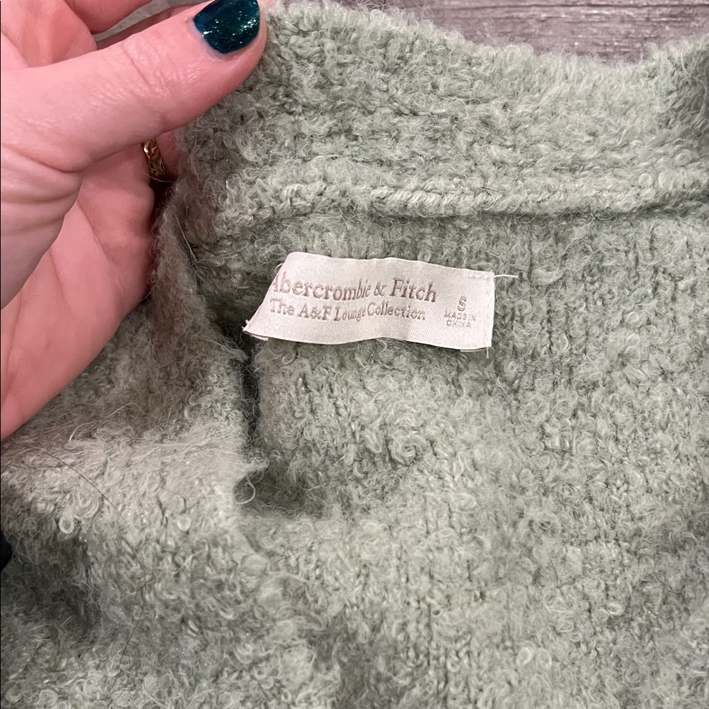 Abercrombie & Fitch boulce Women's Cardigan - Picture 2 of 2